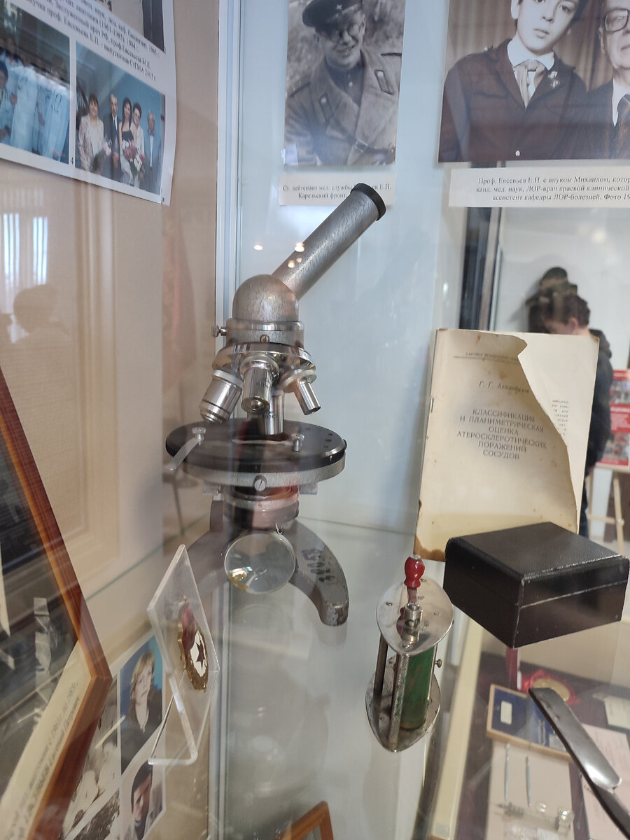 Экспонаты музея СтГМУ