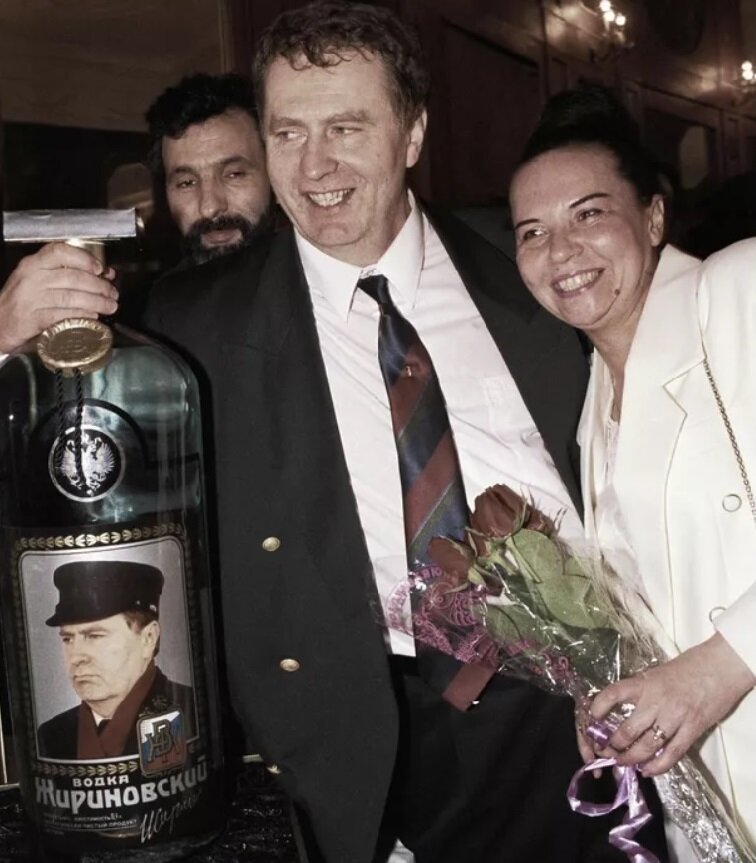 На фотографиях прошлых лет политические деятели нередко показывают себя с неожиданной стороны, что объясняется очень просто.-4