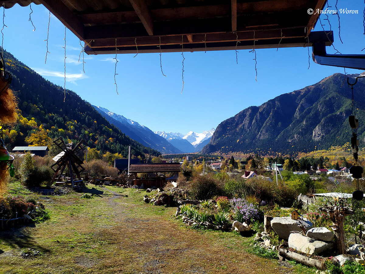 Вид с крыльца главного входа в Гостевой дом на долину реки Теберда, в сторону Домбая