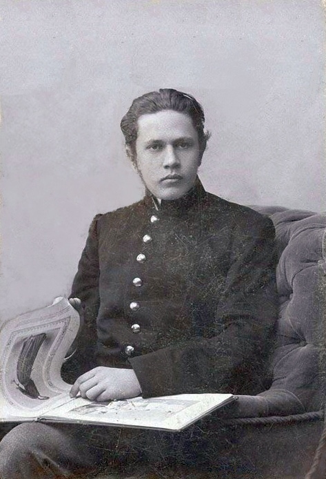 Алексей Ни колаевич Толстой в 1900 году
