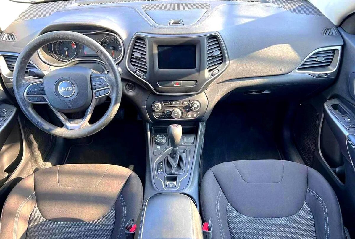 Jeep Cherokee. Источник фото - auto.ru 