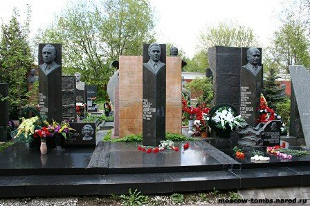 Мемориальный комплекс на Новодевичьем кладбище в Москве.