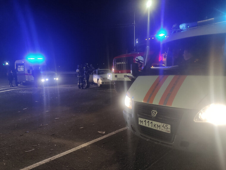    На месте ДТП работали пожарные, полиция и скорая