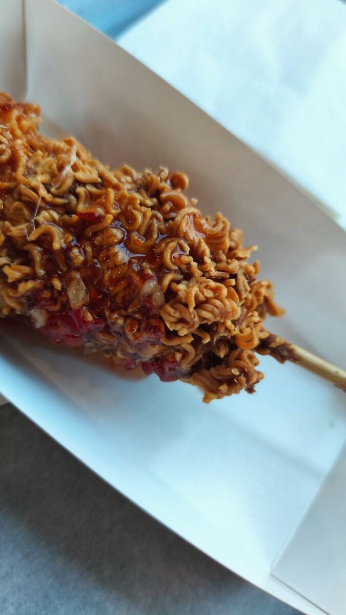 Такой корндог стоит 220р