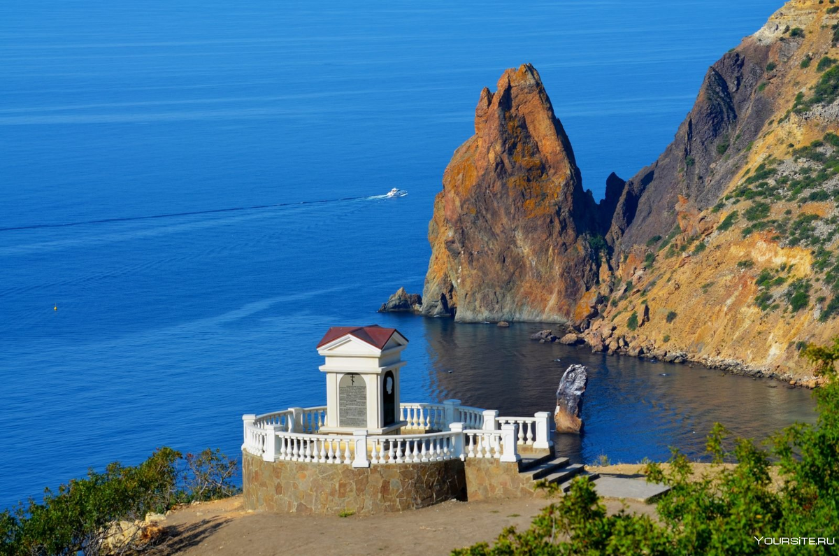 Мыс Фиолент - очень живописное место. Фото из свободных источников