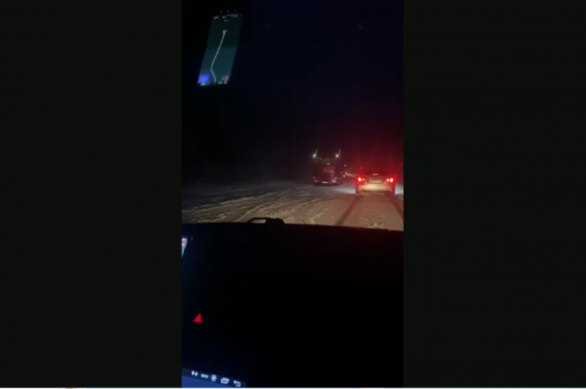    Из-за выпавшего снега в Башкирии затруднено движение на ряде трасс