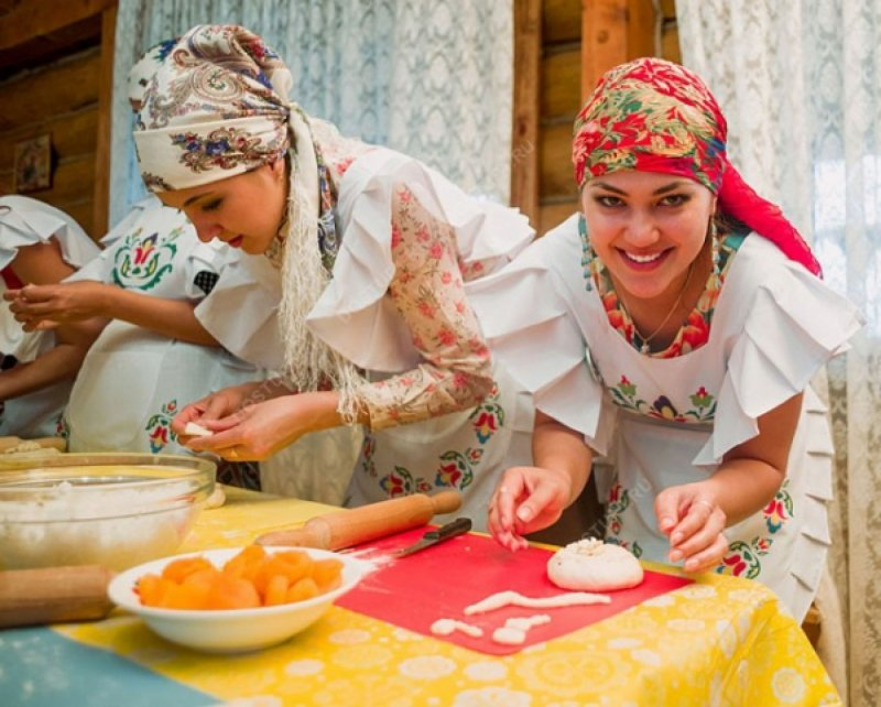 Мастер татарстана. Татарская кухня. Национальная кухня татар. Гастрономический туризм в России. Татарские угощения.