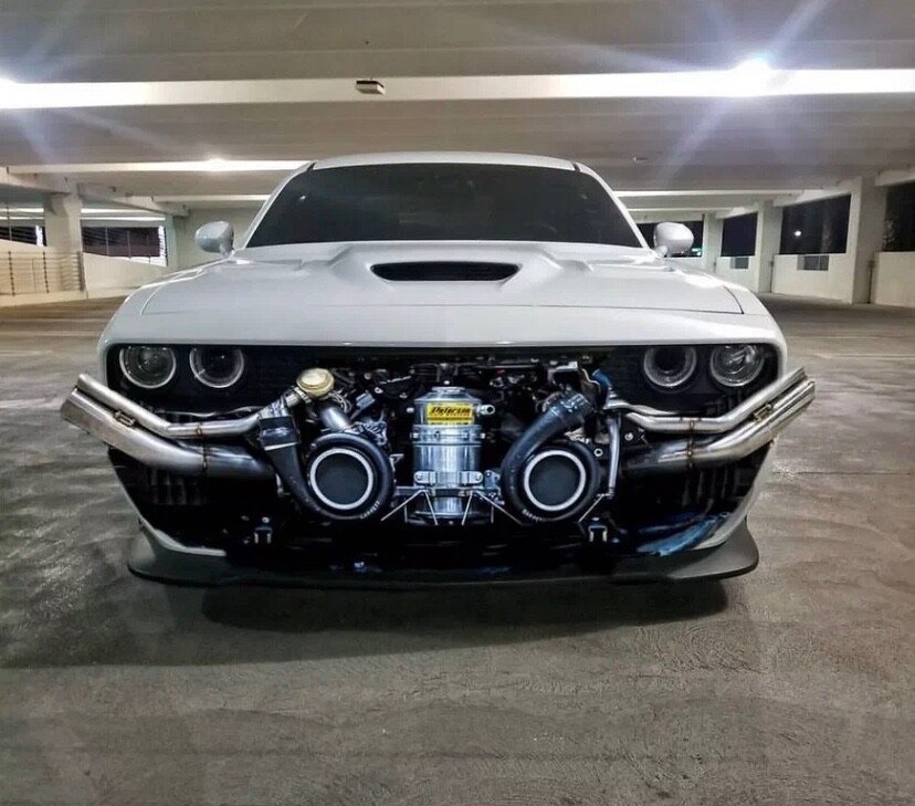 Фото: Dodge Challenger Hellcat