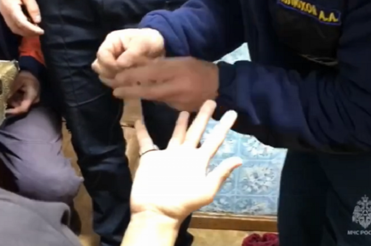    На Камчатке спасатели помогли подростку снять гайку с мизинца