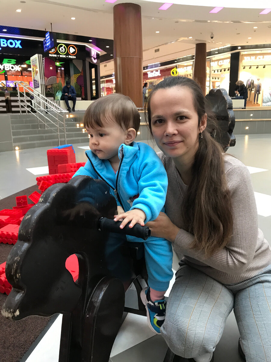 С доченькой в торговом центре