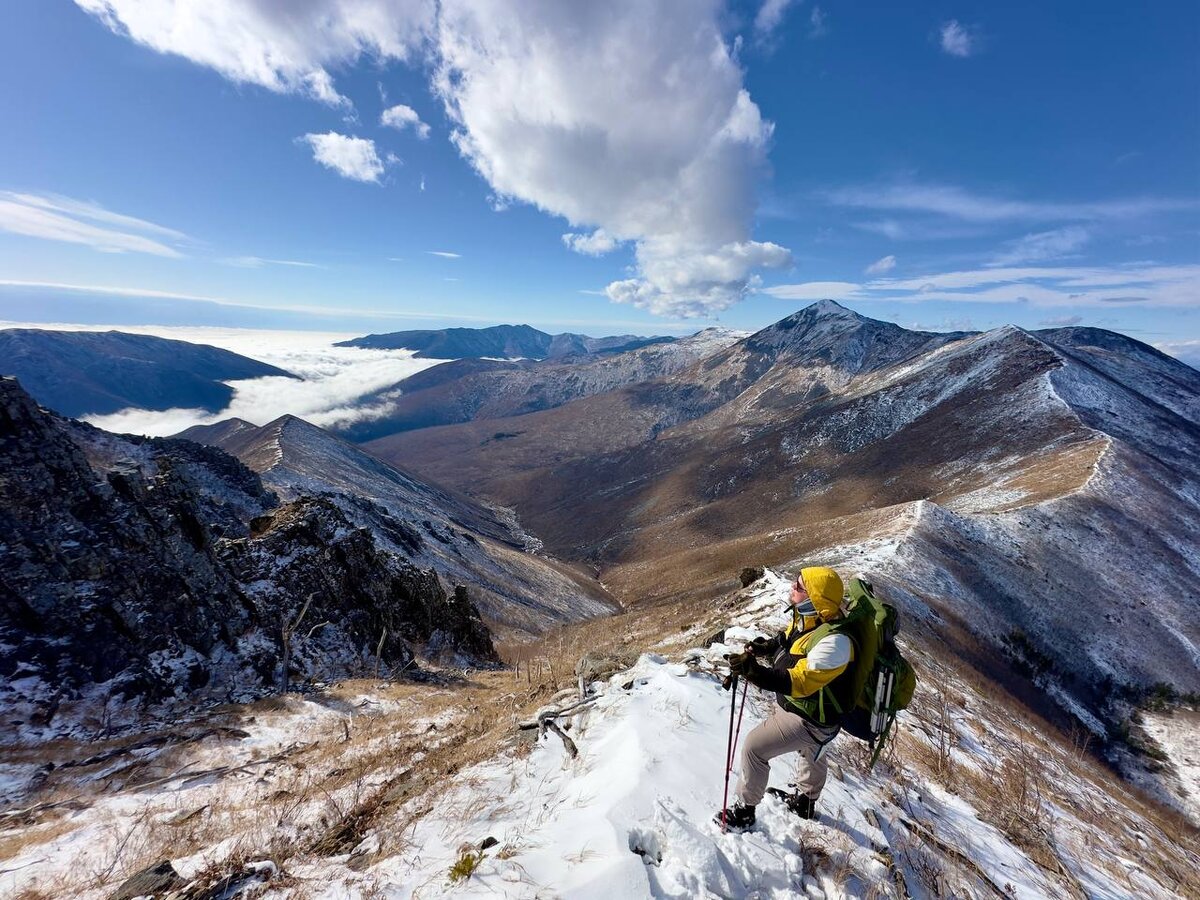 И вот мы с товарищем вырвались с работы на денек и помчали по ночной трассе в горный район края 