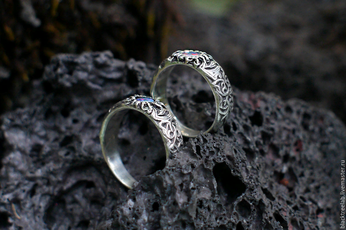 Выпадает камень из кольца примета. Сломанное золотое кольцо. Выпал камень из кольца. Сломанное кольцо. Кольцо с бриллиантом.