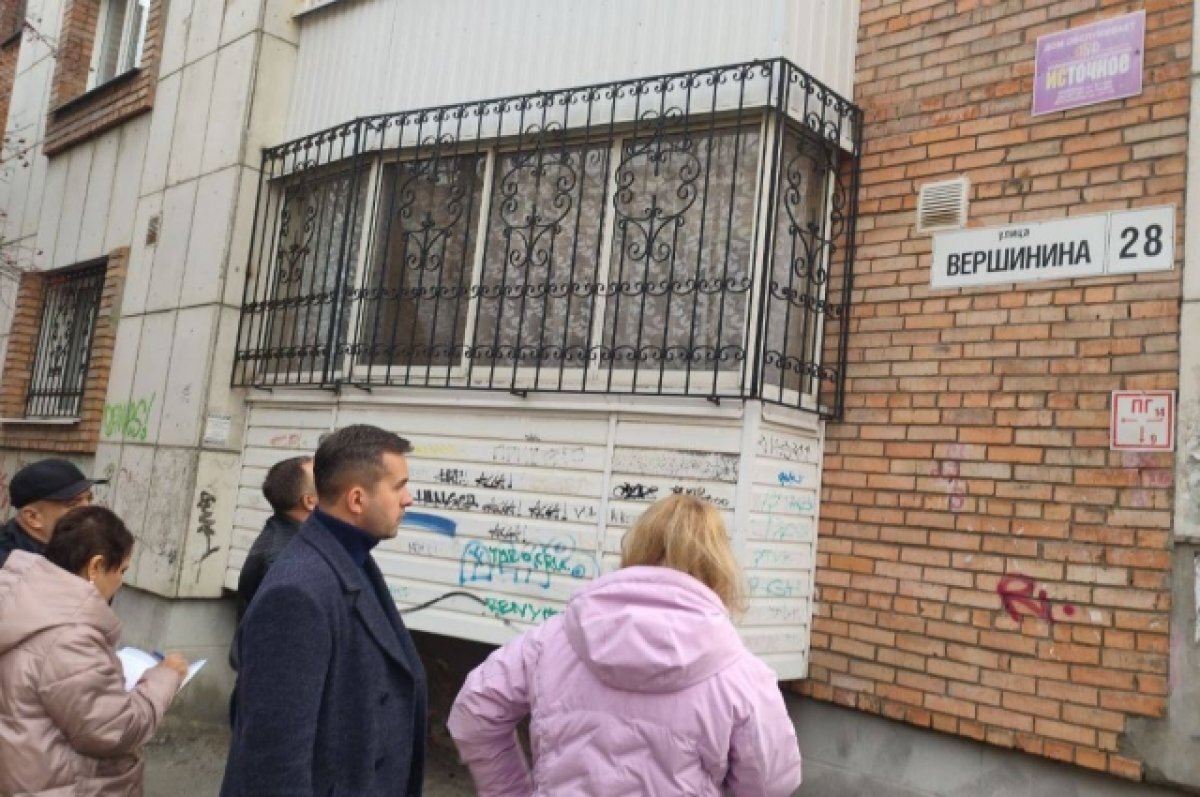    Мэр Томска недоволен надписями на заборах и стенах зданий