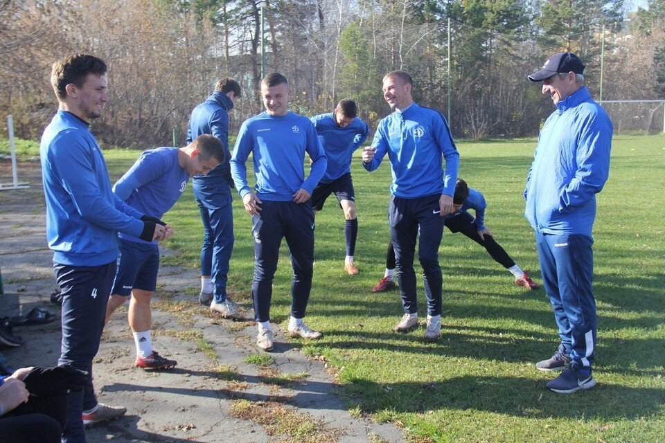    Тренировка перед выездом. Фото: пресс-служба ФК «Динамо-Барнаул»