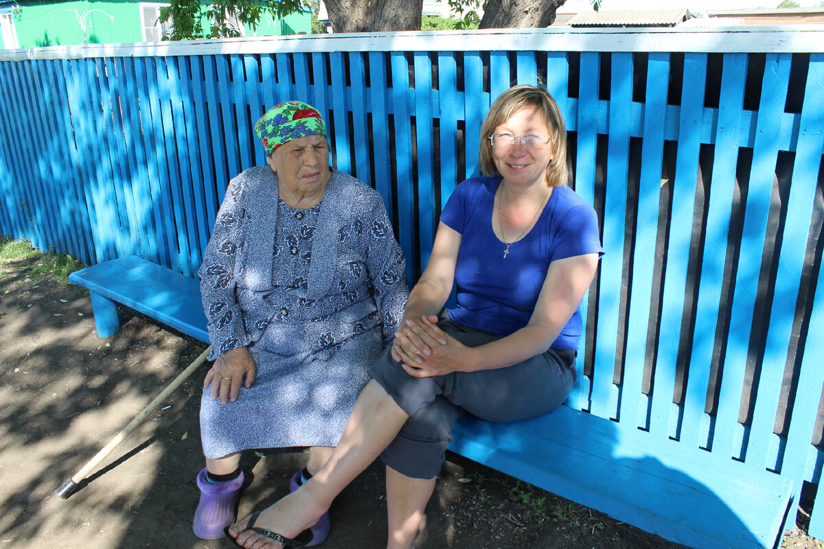 На фото: Тёща Нина Абрамовна с внучкой Оксаной...