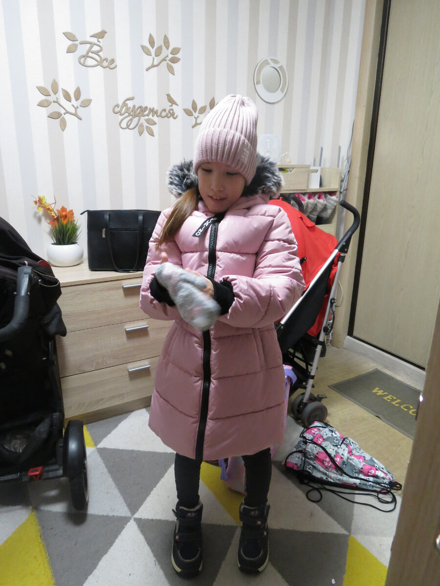 Так посмотришь, ну ангелочек, а не девочка :)))