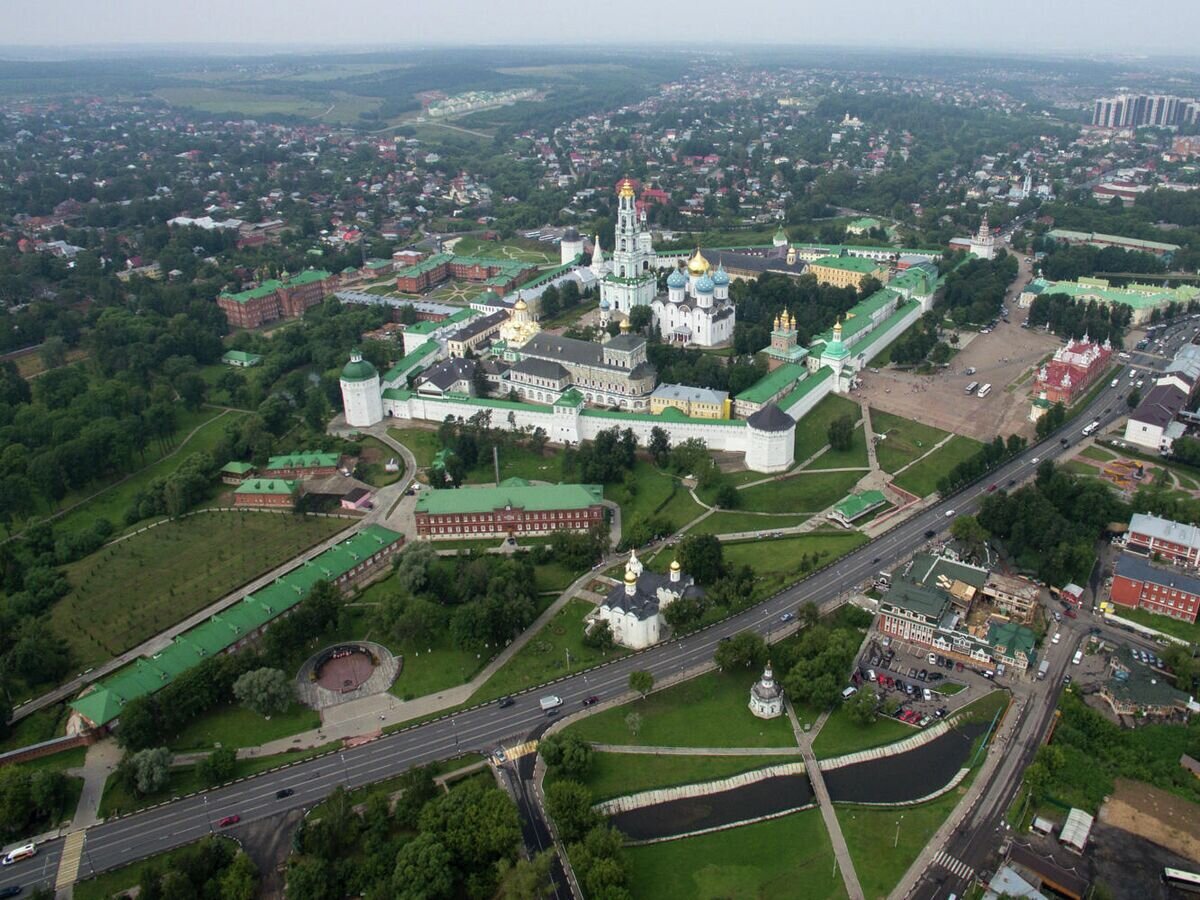 Монастырь Троице Сергиева Лавра вид сверху
