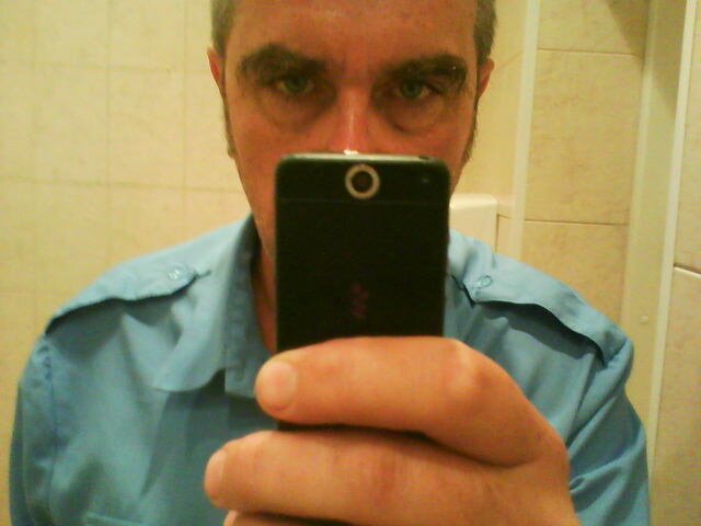 Фото из личной коллекции автора. / Автопортрет в умывальнике КПП-1.