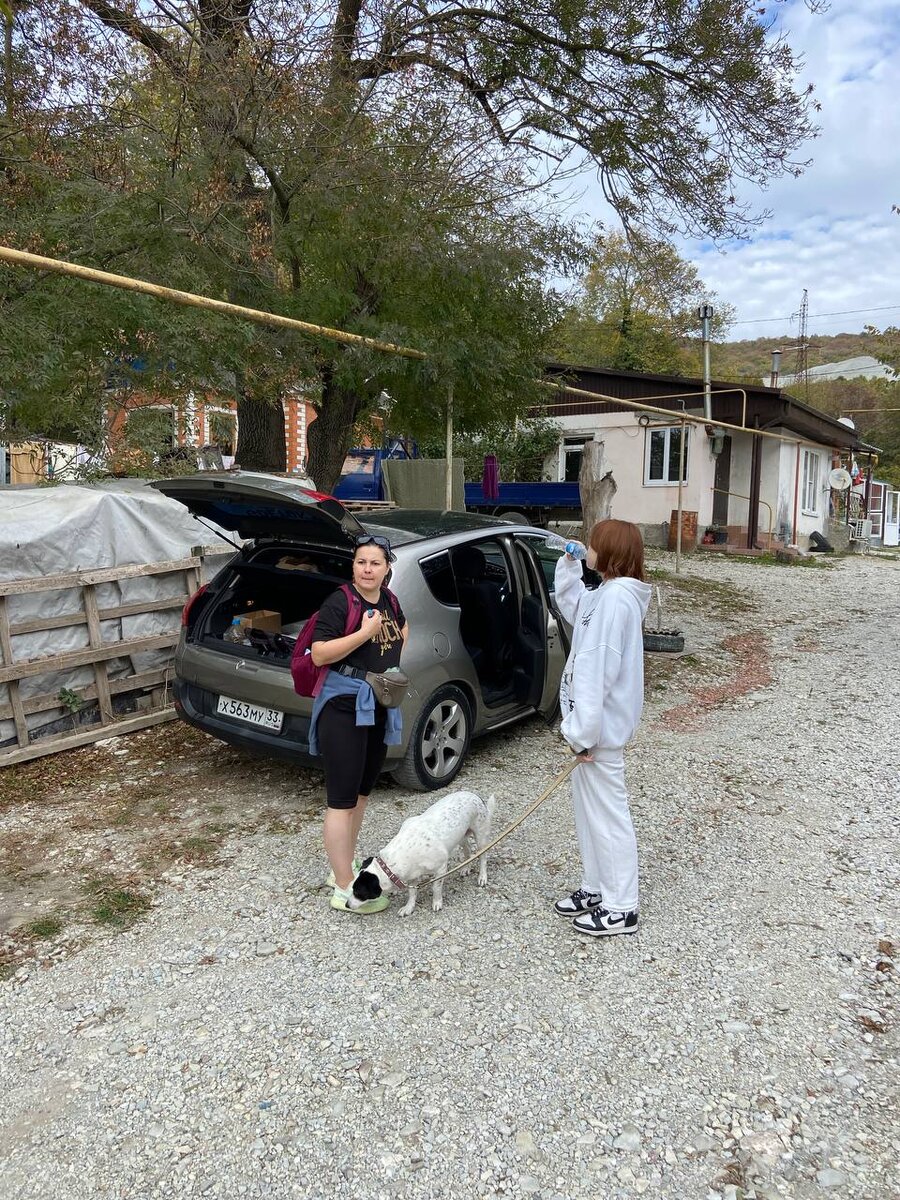 Пропустили поворот, приехали в поселок и поняли, что тут не пройдем...