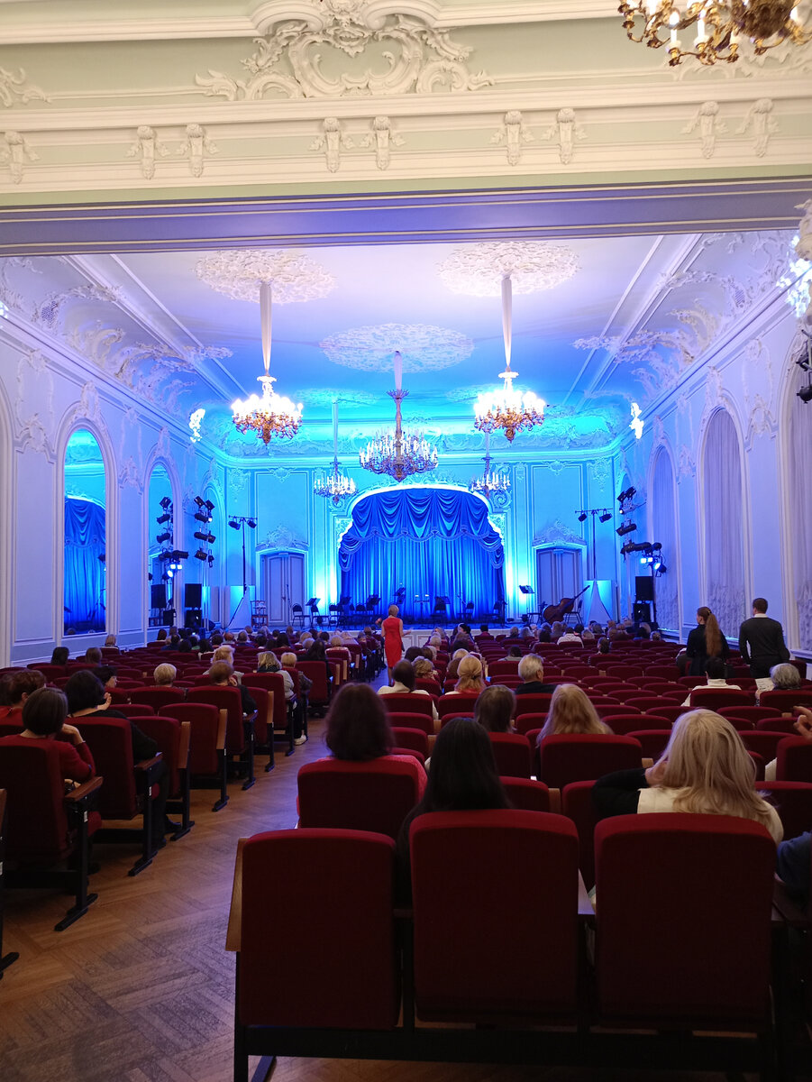 Зеркальный зал дворца. Фото автора