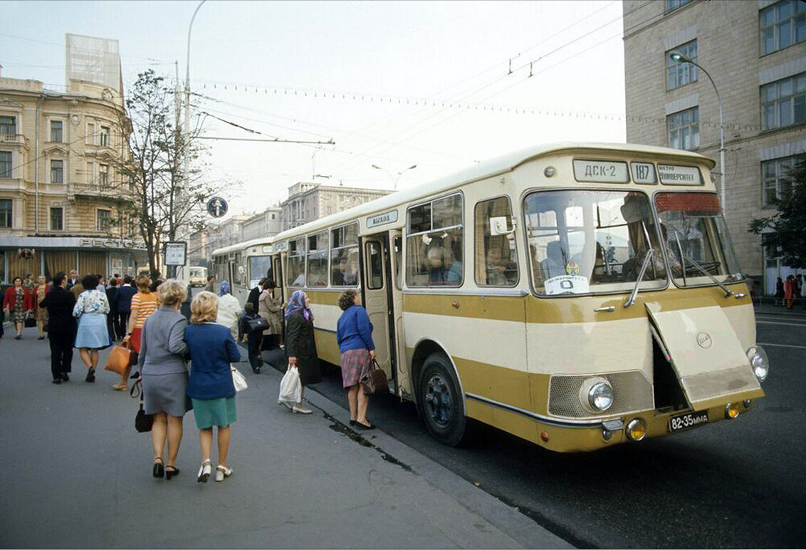 Транспорт время маршрутки. ЛИАЗ 677. ЛИАЗ-677в экскурсионный. ЛИАЗ 677 СССР. 15 Автобусный парк ЛИАЗ 677м.