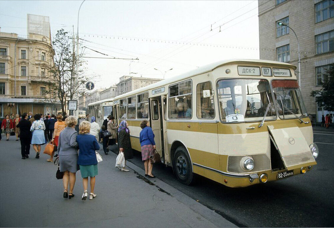 Улица московская автобусы. ЛИАЗ 677. ЛИАЗ-677 автобус. ЛИАЗ 677 1979. Советский автобус ЛИАЗ 677.