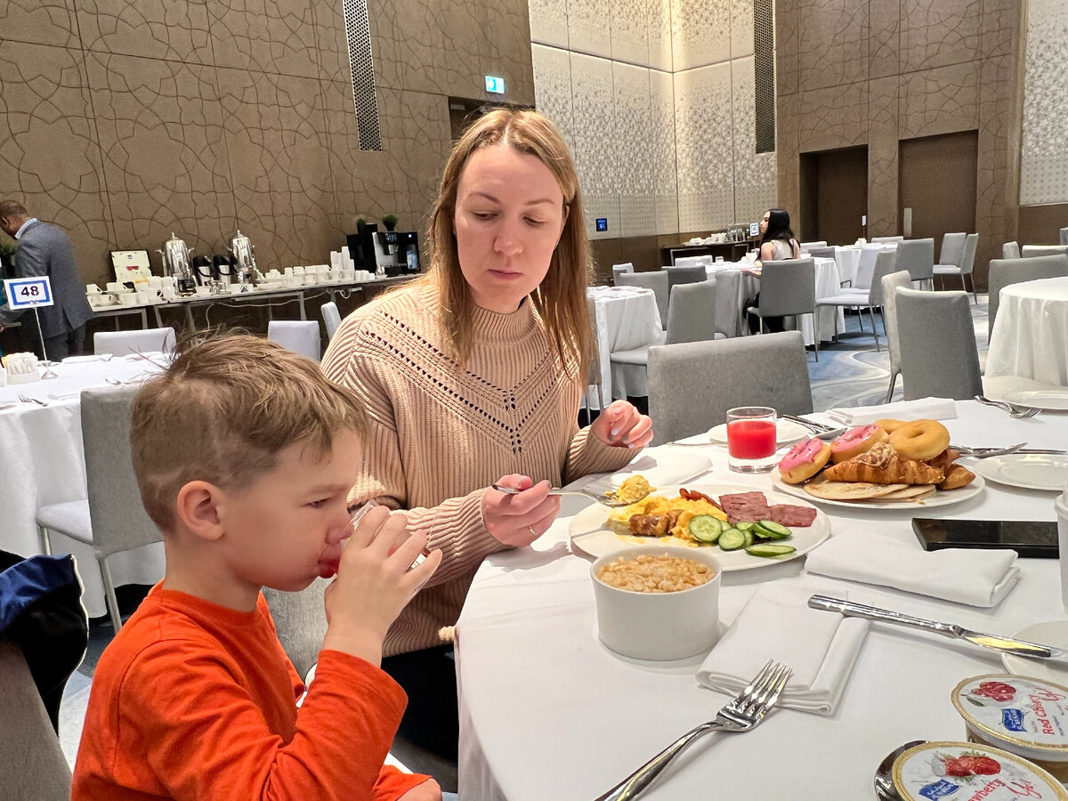 Завтрак в отеле Hilton Abu Dhabi Yas Island