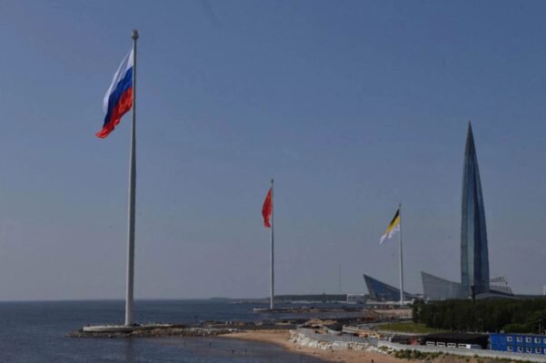    Поднятие флагов в Санкт-Петербурге