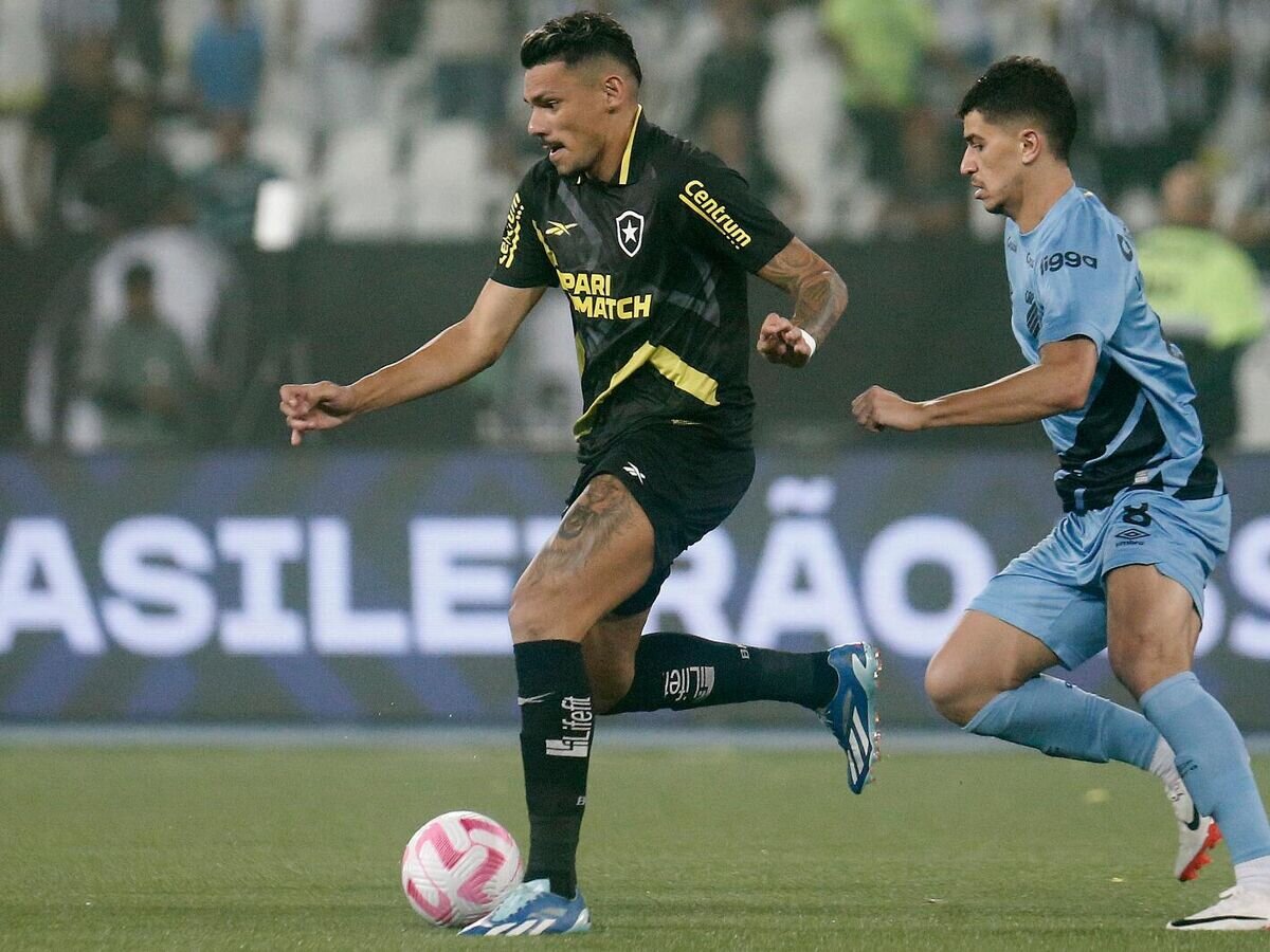    Игровой момент в матче "Ботафого" - "Атлетико Паранаэнсе"© пресс-служба клуба "Ботафого"