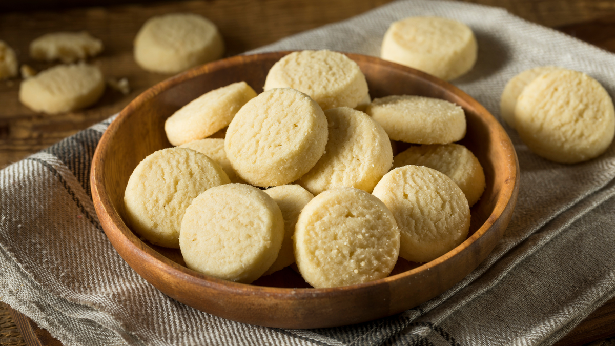 Печенье на свином жире. Песочное печенье на растительном масле. Biscoito. Песочное печенье по шотландски. Galletas.