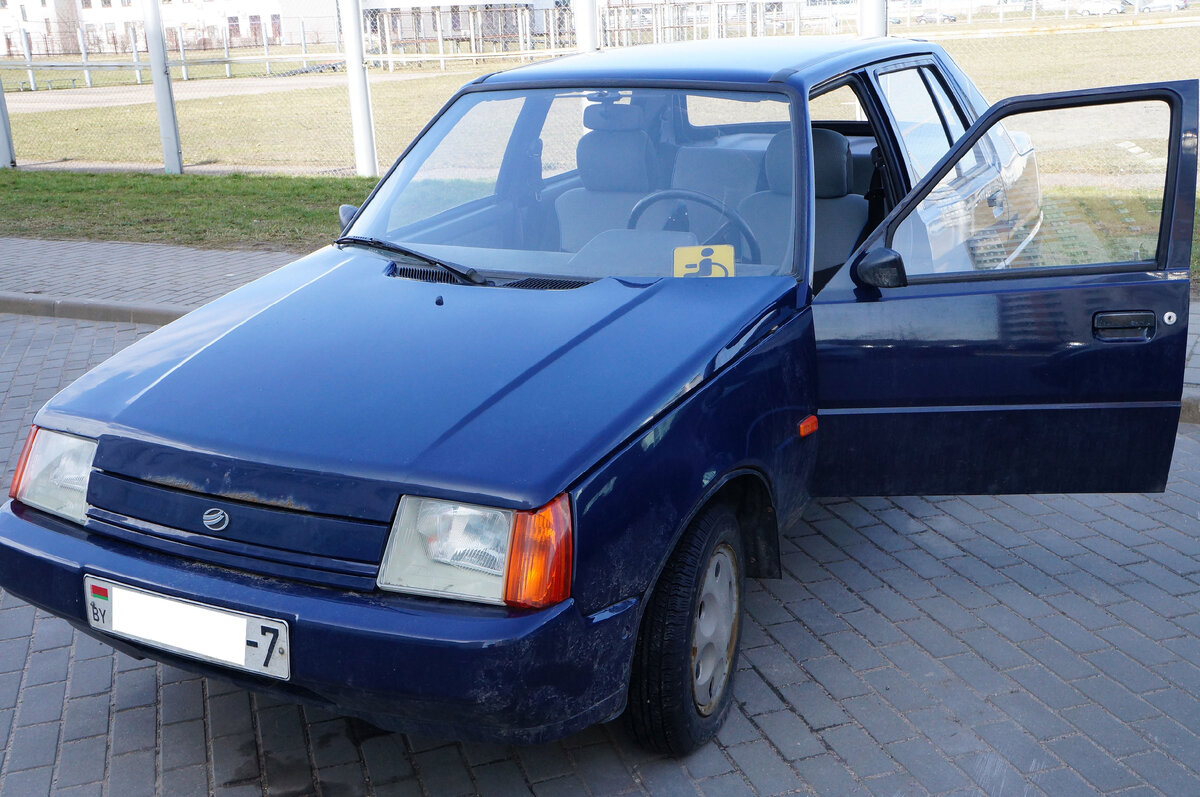 Заз Славута седан.