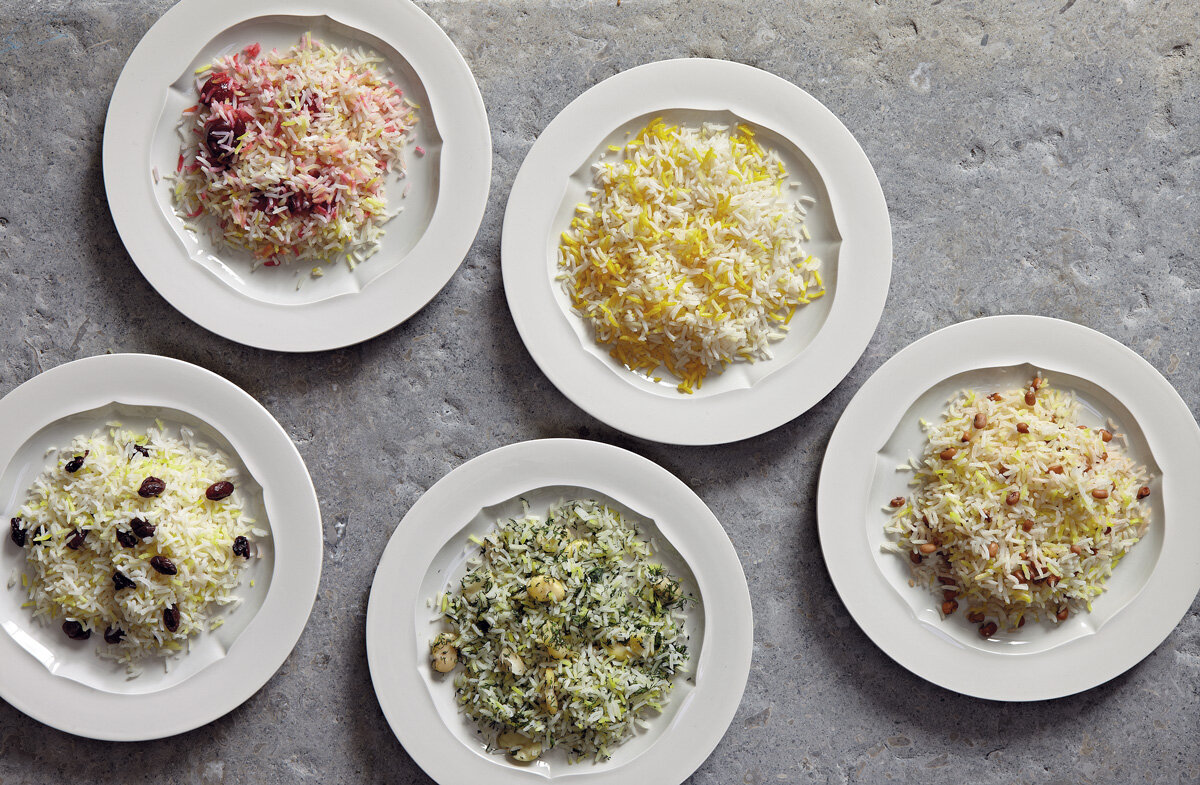 Варианты приготовления риса (сверху по часовой стрелке): с вишней, шафраном, кизилом, зеленью и бобами (шойют плов), с фасолью (лоби плов)