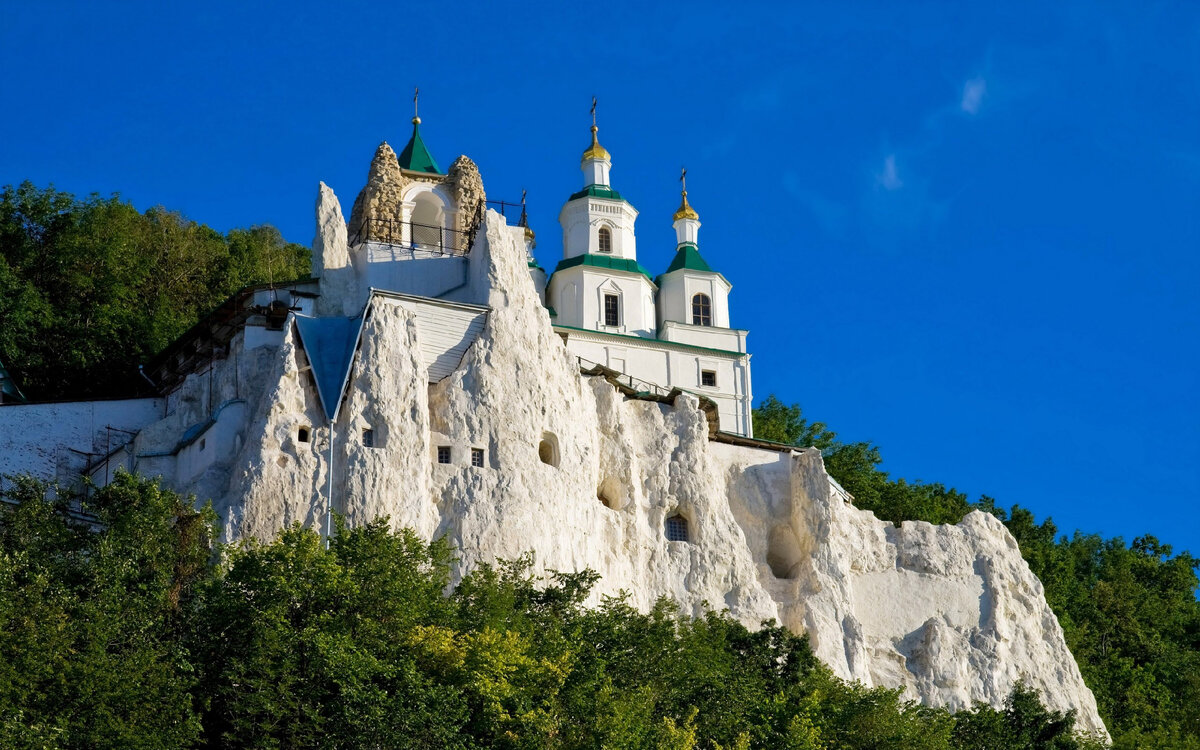 Успенская Святогорская лавра (фото из открытых источников).