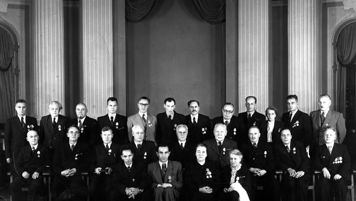 После вручения правительственных наград преподавателям МИХМа. Кремль, 1951 год