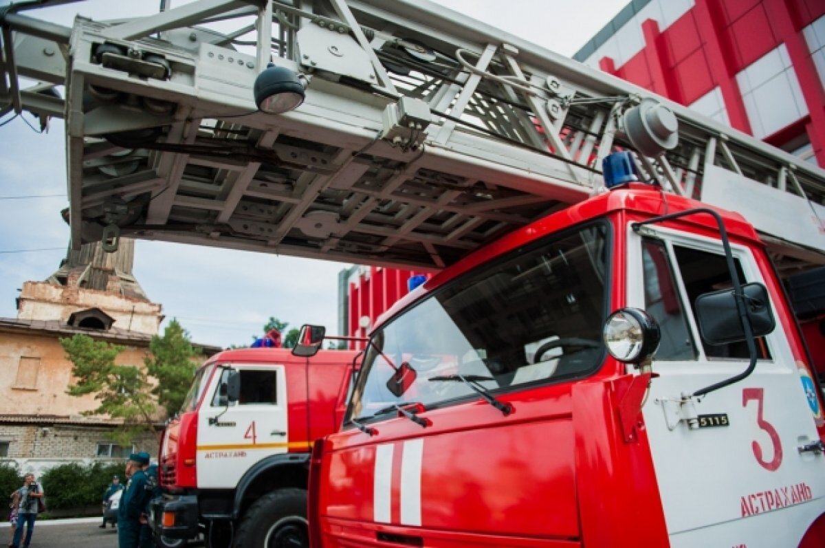    Двое астраханцев погибли во время пожара в доме
