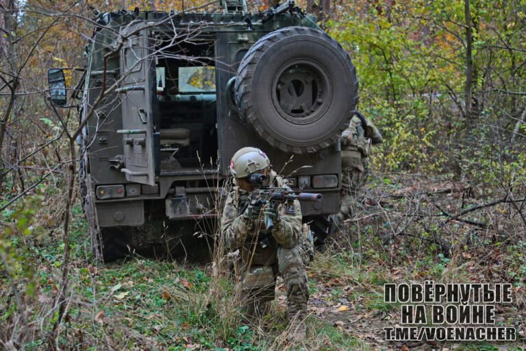 Военнослужащие подразделения армейского спецназа Вооружённых сил в зоне проведения СВО Фото: @voenacher