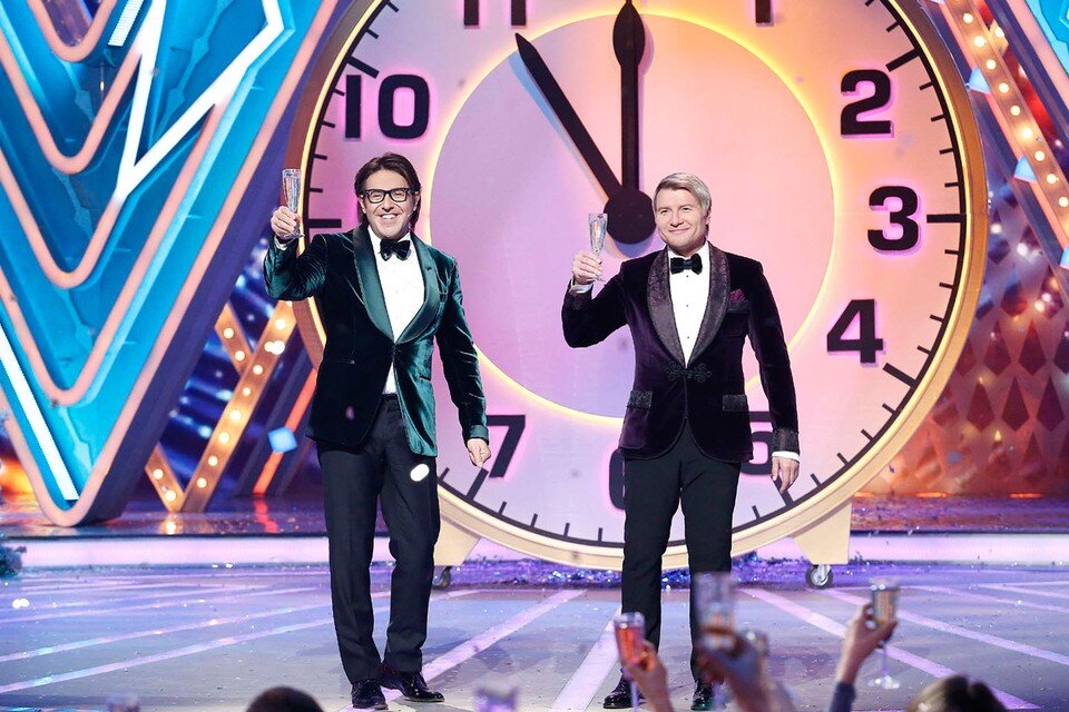    Малахов и Басков — идеальные ведущие для любого мероприятия. Фото — кадр программы «Голубой огонек» канал «Россия»