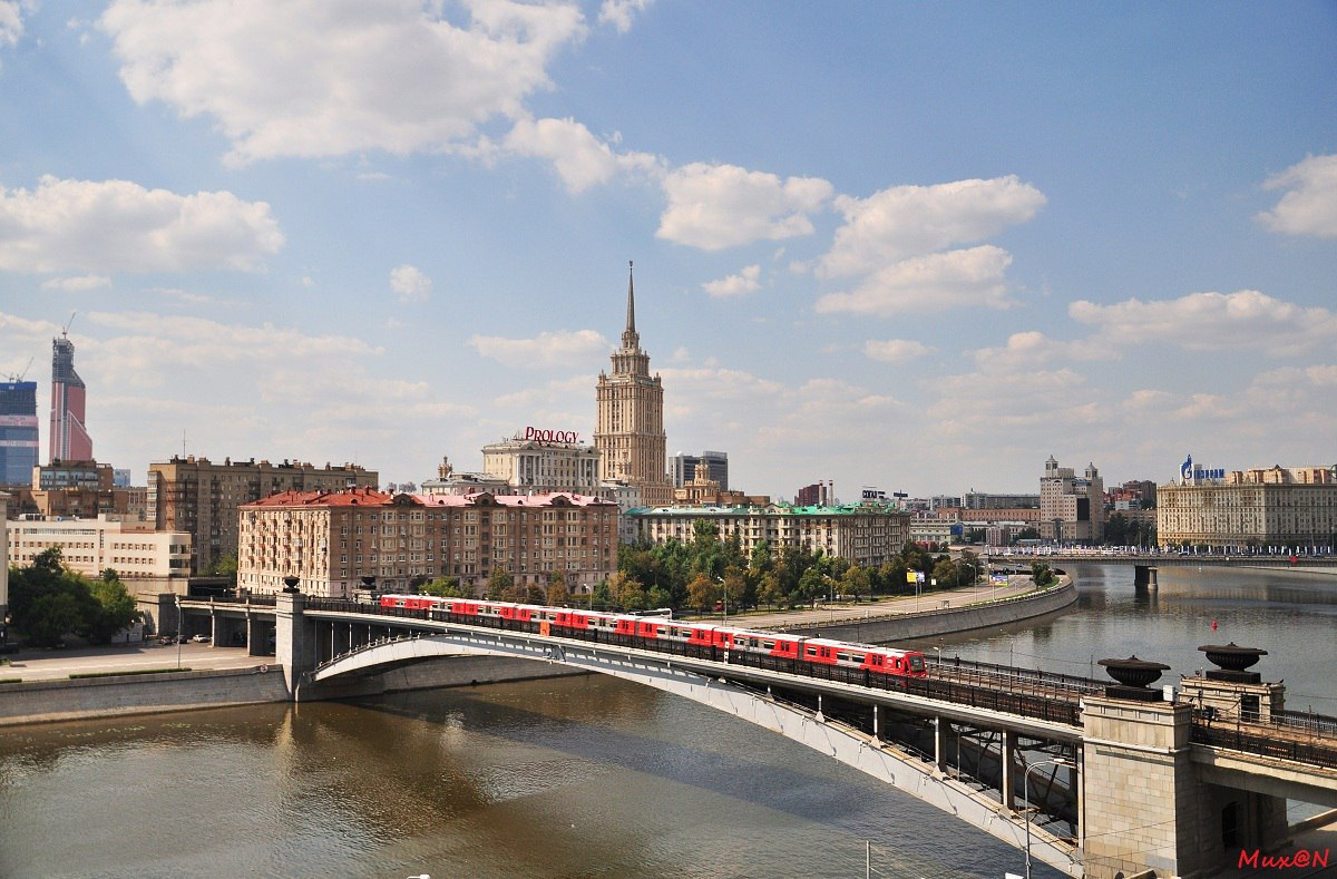 Москва река метро киевская. Метромост Киевская Смоленская. Смоленский метромост мосты Москвы. Смоленская набережная метромост. Смоленский метромост в Москве.