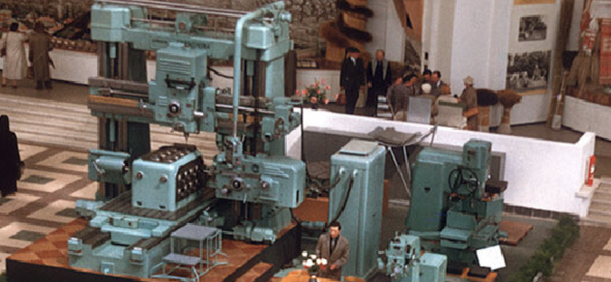 Снимок из интернета. Металлорежущий станок на Всемирной выставке в Брюсселе, 1958год