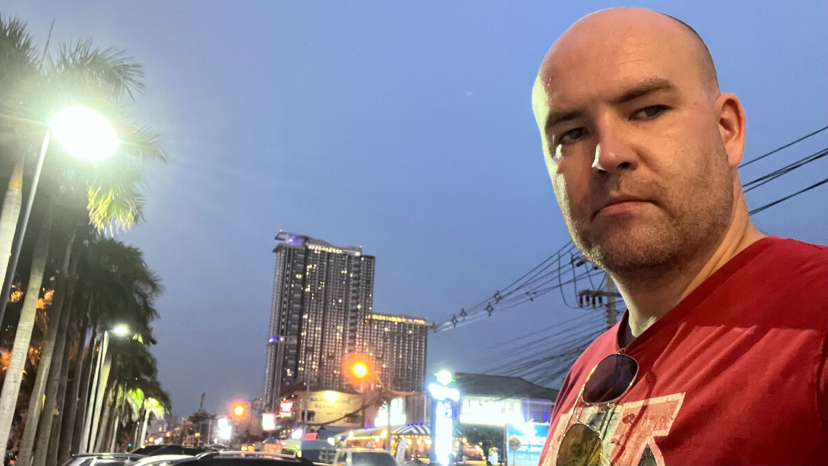 А это Васька. Место рождения - г. Москва, прописка - Подмосковье, фактическое место проживания - Паттайя.