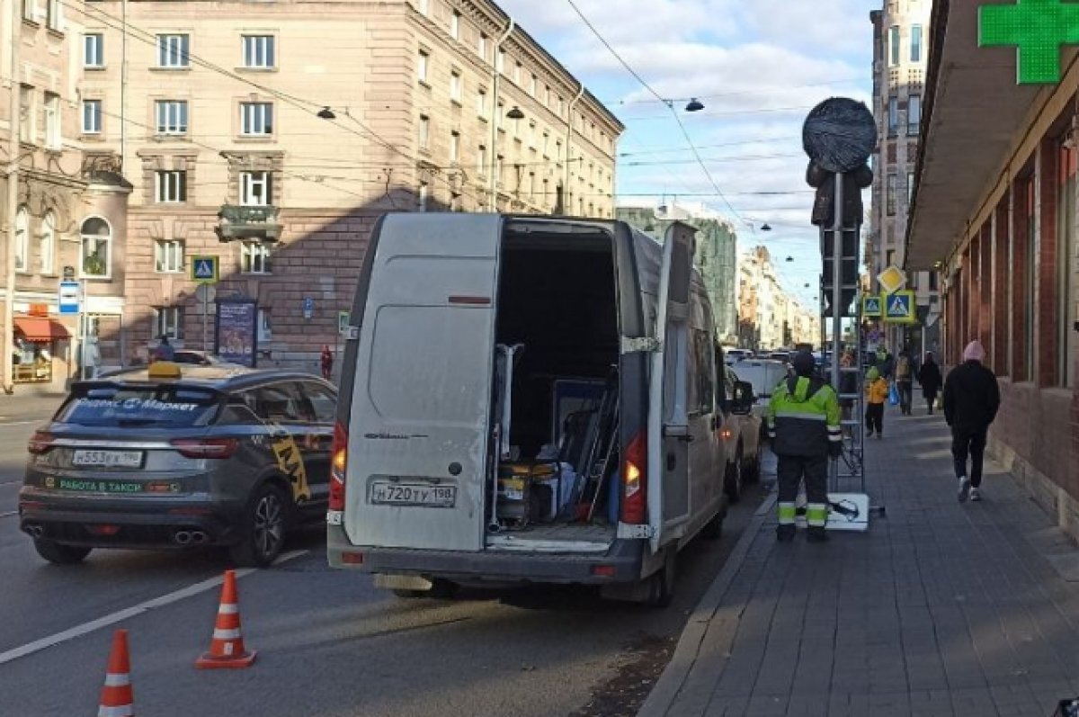    Замена дорожных знаков на Среднем проспекте В.О.