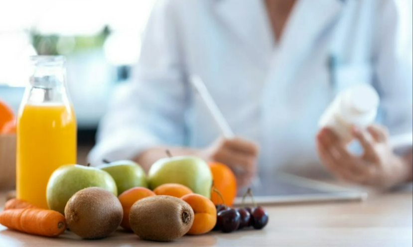 Врач выписывает витамины группы В