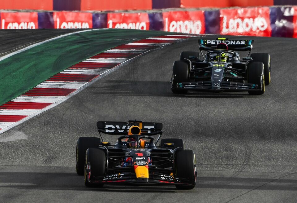    Льюис Хэмилтон: Я понял, в чем Mercedes уступает Red Bull Getty Images / Red Bull Content Pool