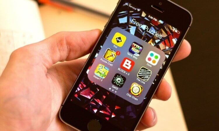    Загружайте игры из подборки на свой смартфон и приятно проводите время