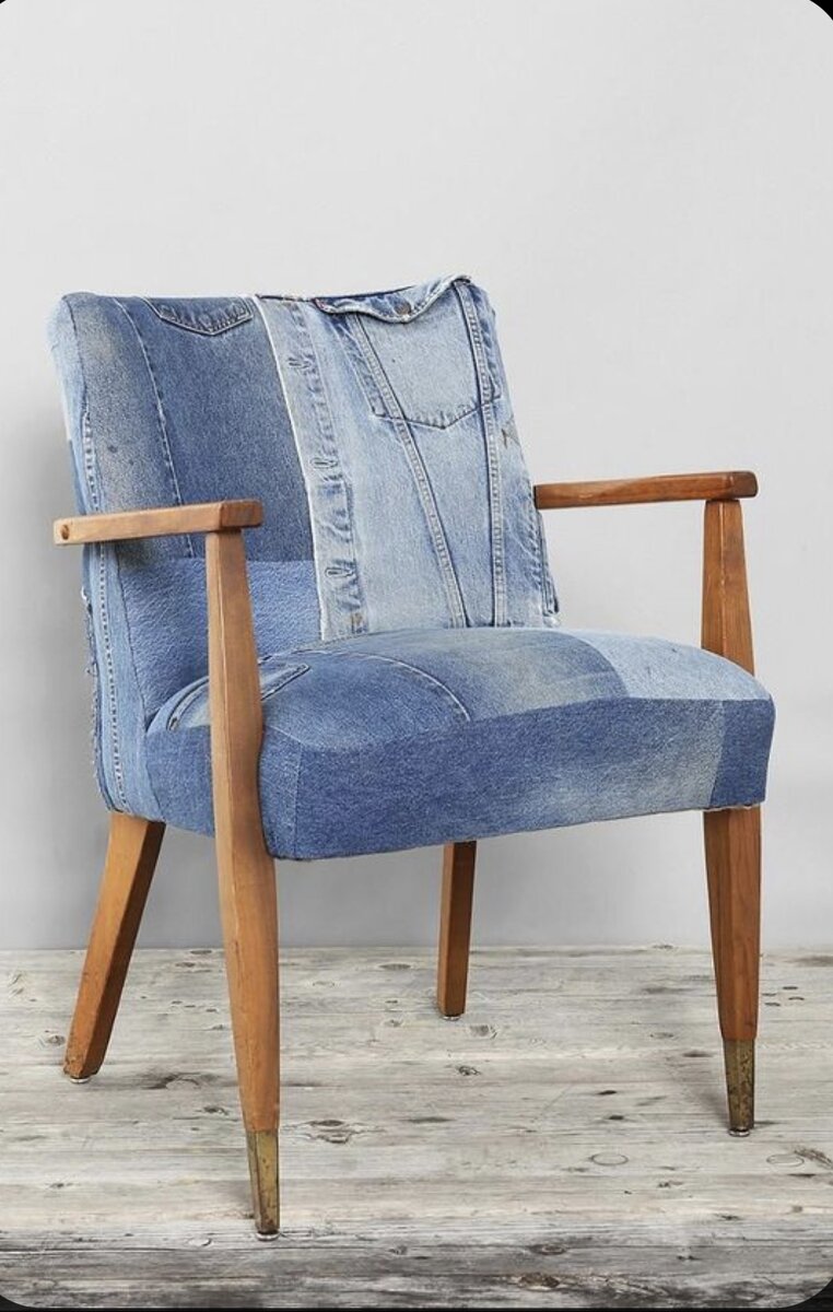 чехол на кресло из старых джинсов. чехлы на стулья джинсовые. кресла из джинсовой ткани. стул из джинсов. стул из джинсов.