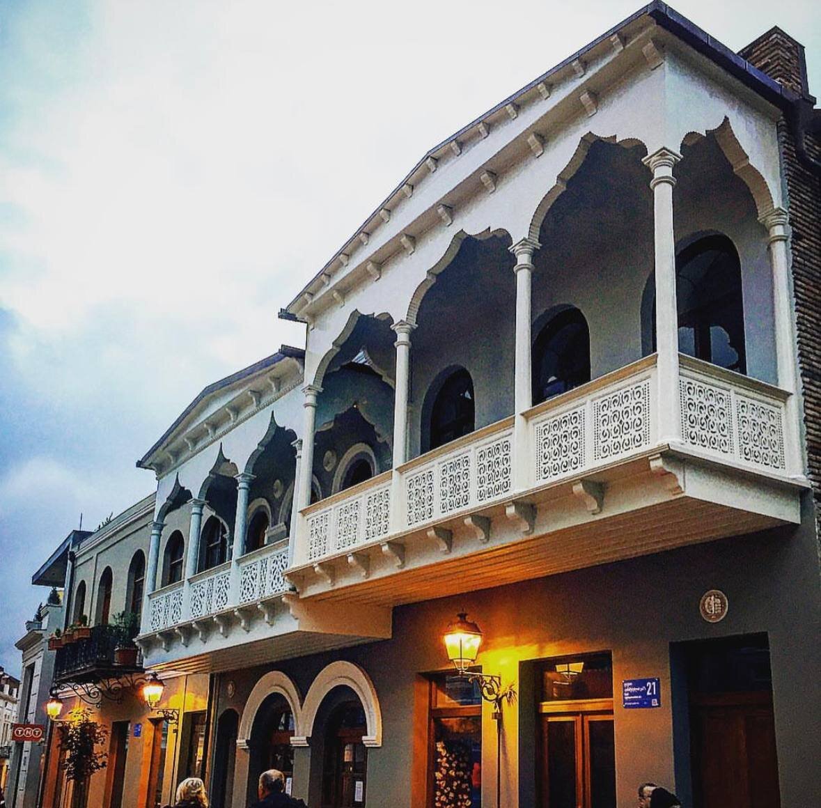 Балконы в арабском стиле на улице Агмашебенели