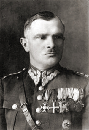 Юлиан Филиппович (13 сентября 1895 — 14 августа 1945) — бригадный генерал Войска Польского, посмертно произведён в генерал-майоры. Участник Второй мировой войны