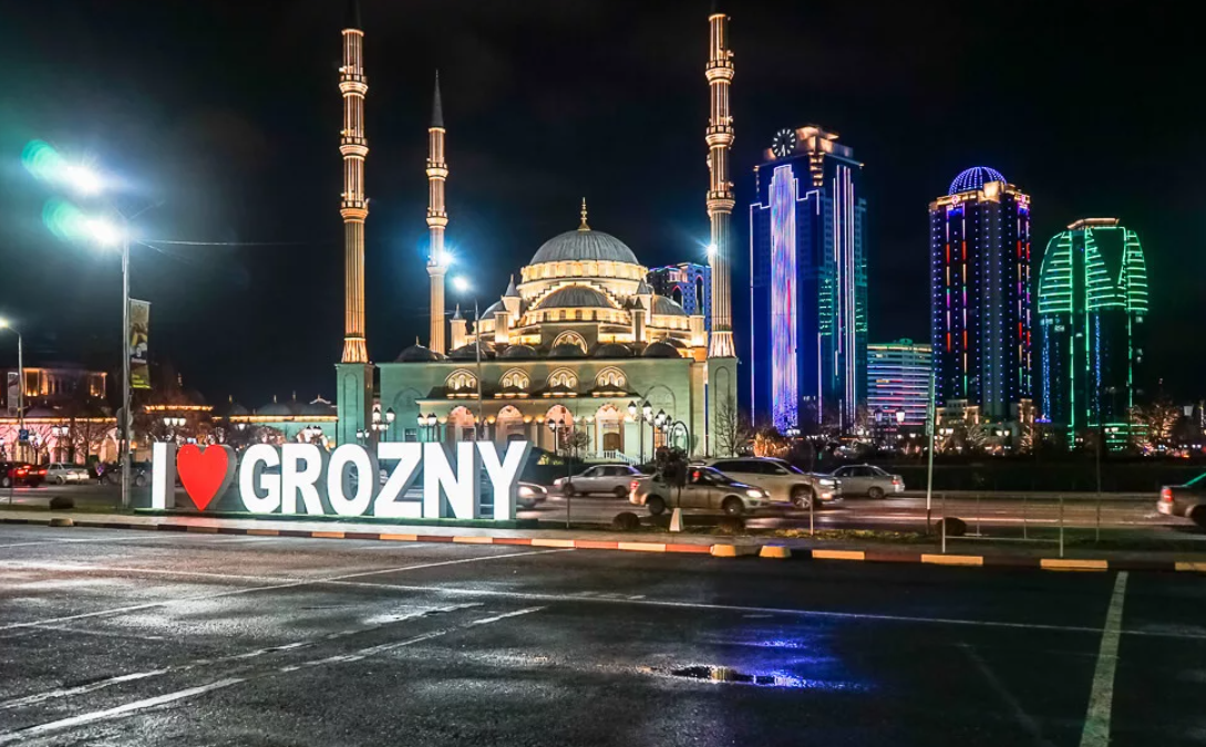 Республика чечня столица грозный. Чеченская республика грозный. Грозный сити мечеть. Чеченская республика столица грозный. Столица чеченской республикой город грозная.