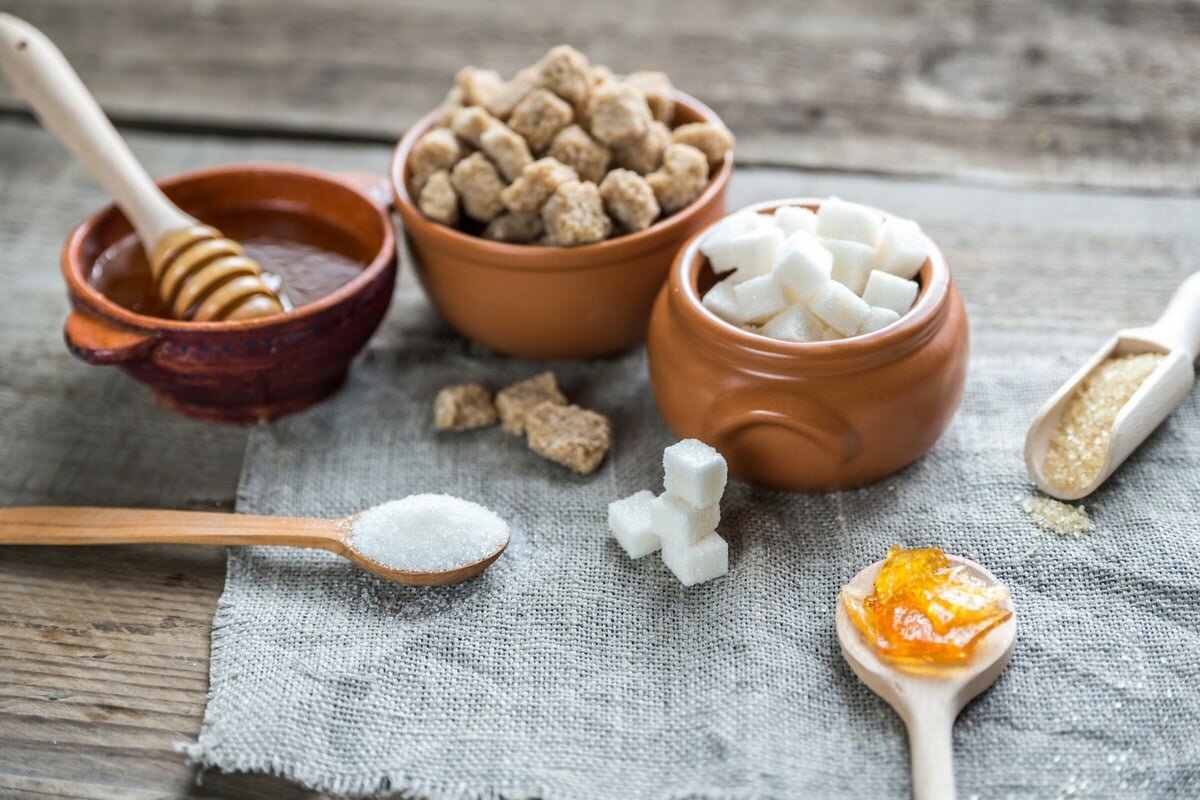 Сладкоежки не могут представить своей жизни без продуктов, содержащих сахар.