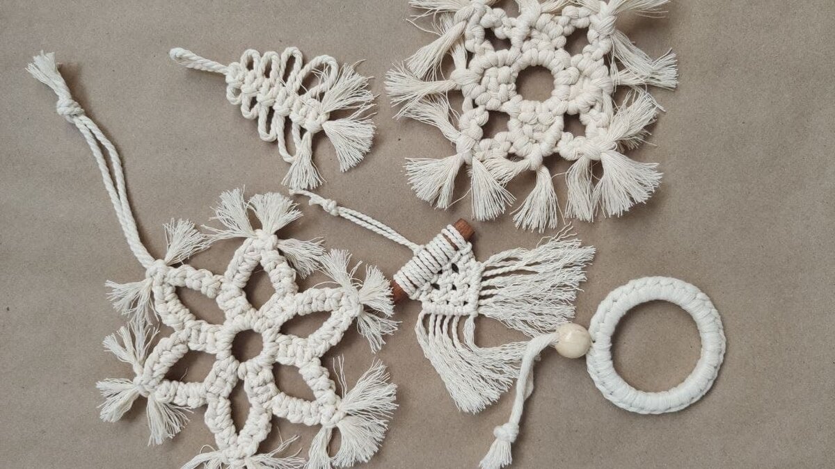 Изделия Марии Зиминой из курса макраме